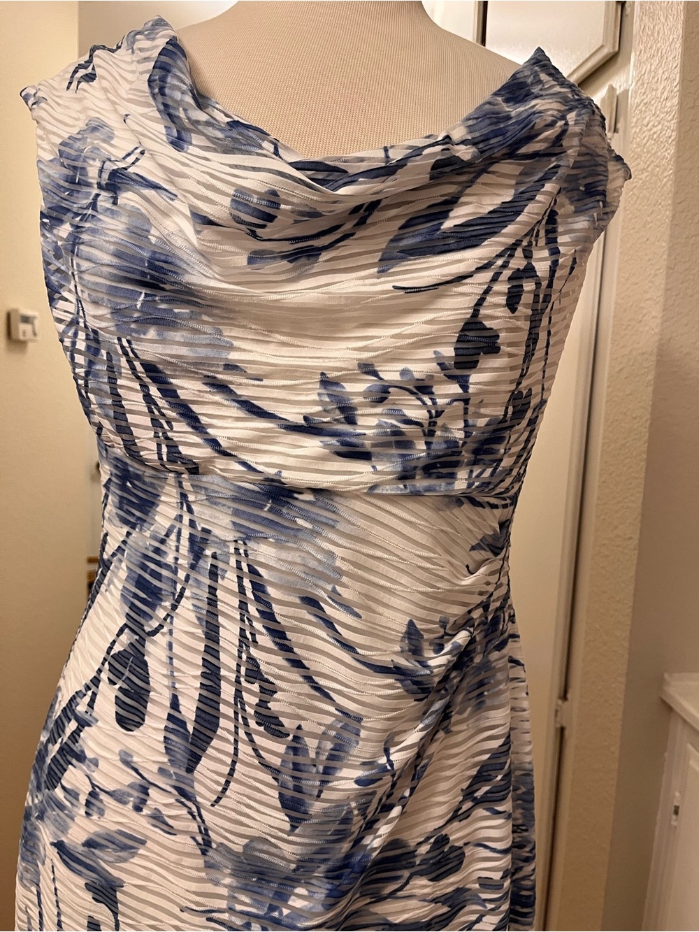 Connected Apparel White and Blue Floral Pleated Midi Sheath Dress - Size 8 - Picture 2 of 5